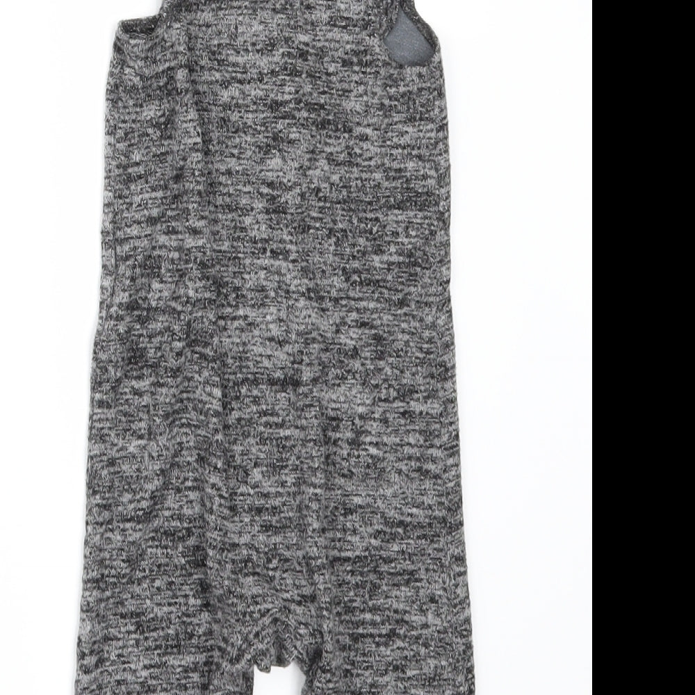 F&F Girls Grey Babygrow One-Piece Size 6-9 Months - CHRISMTAS