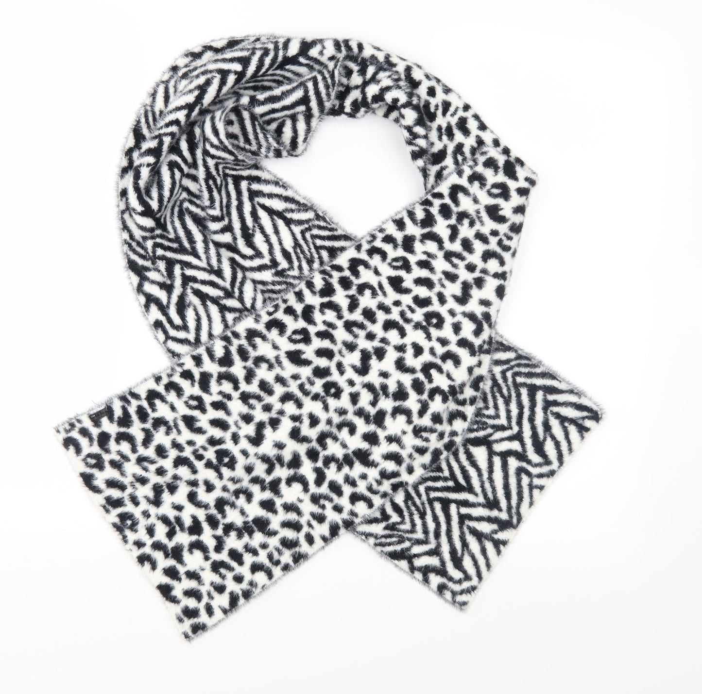 Preworn Womens Black Animal Print Knit Scarf