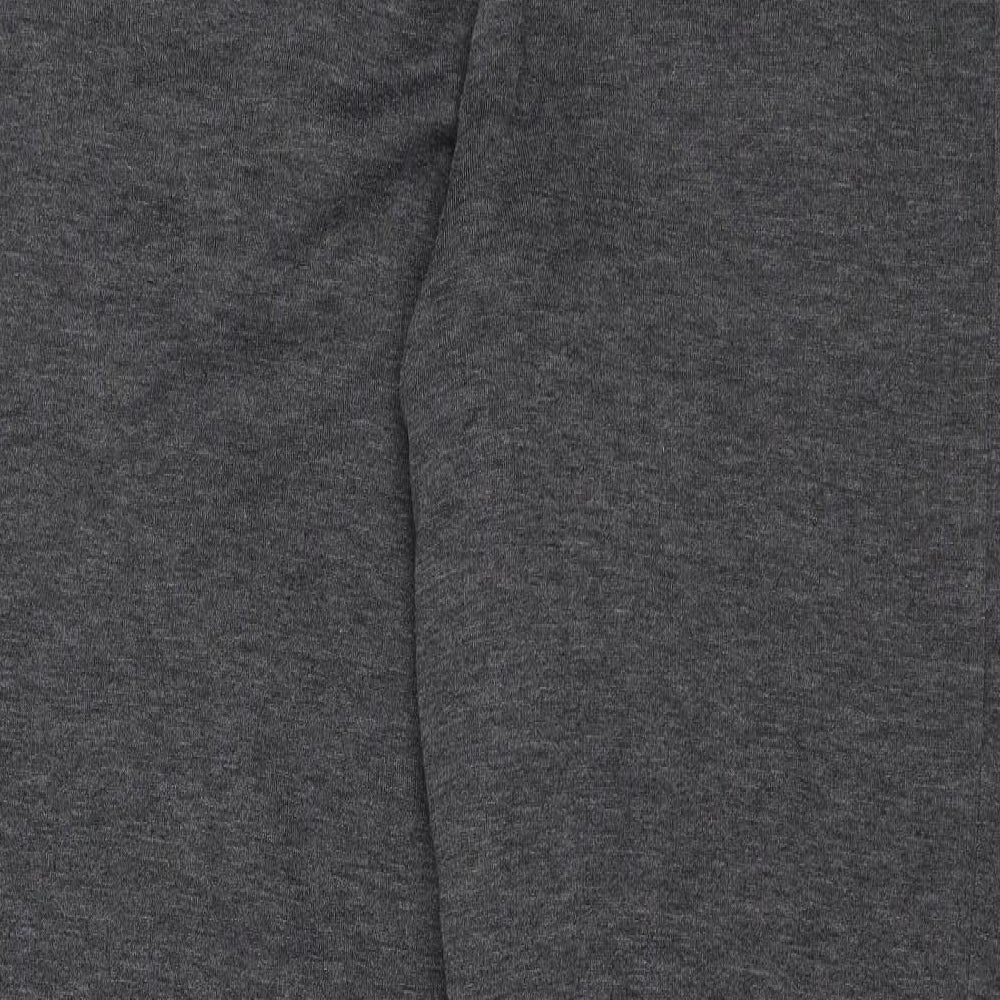 Brand and care label for Donnay men’s grey sweatpants, size S, 28-inch leg
