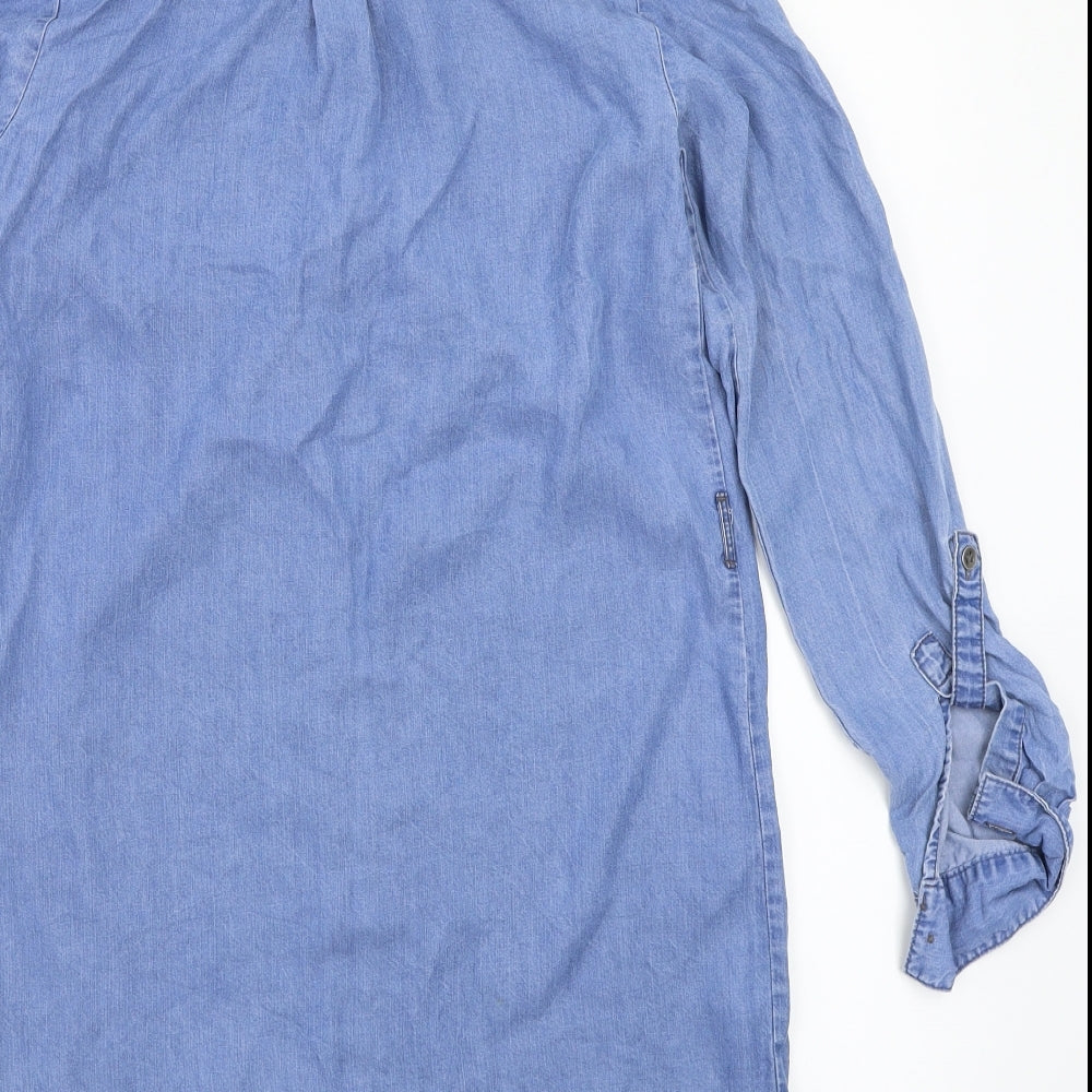 Brand and care label for F&F women’s blue basic button-up, size UK 6