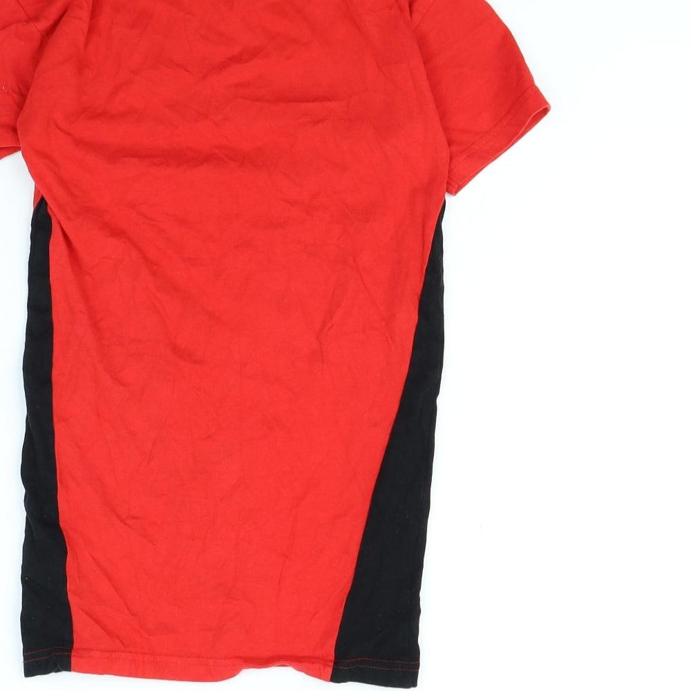 Brand and care label for Studio girls’ red basic t-shirt, size 8, years