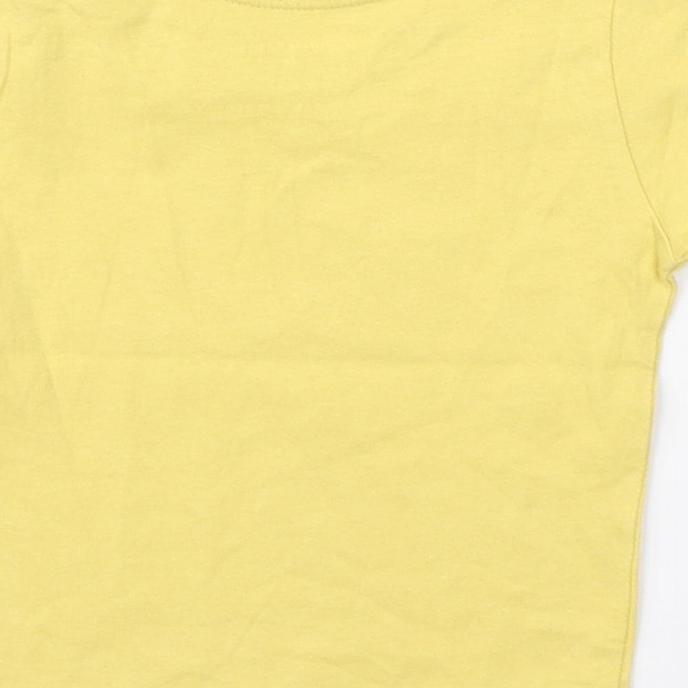 Brand and care label for Primark girls’ yellow basic t-shirt, size 6-9, months