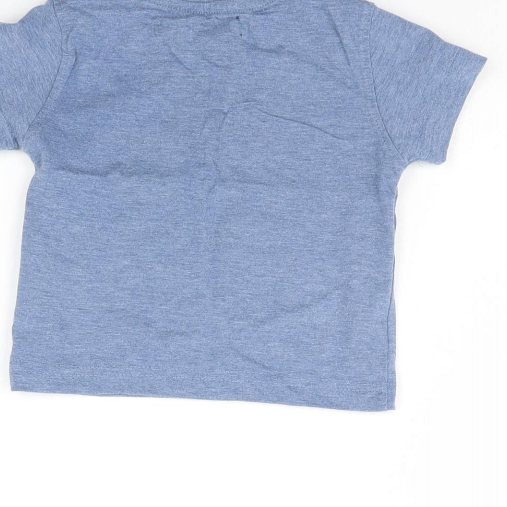 Brand and care label for Minoti Baby Blue Basic T-Shirt, size 6-9, Months
