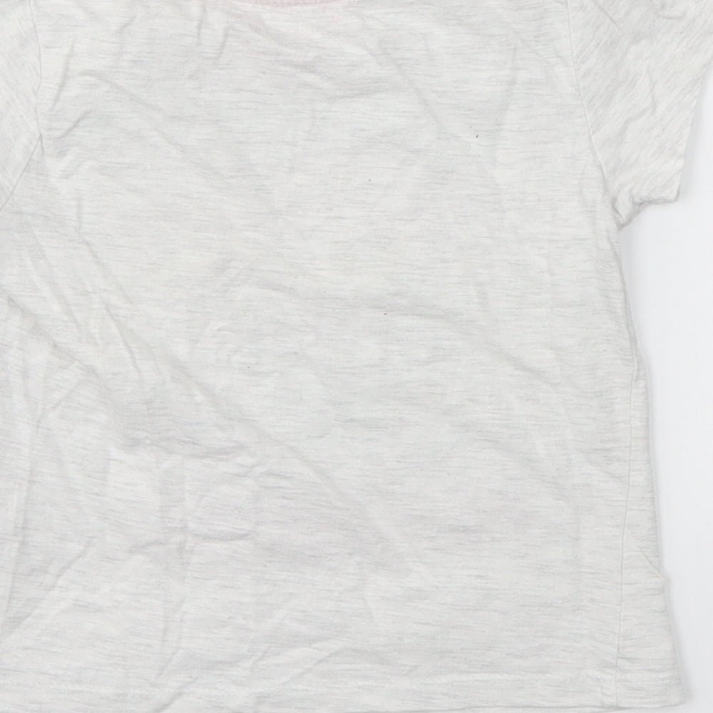 Brand and care label for Primark girls’ grey basic t-shirt, size 4-5, years