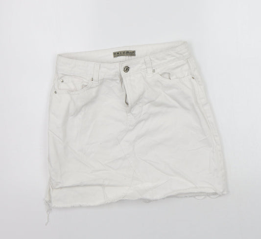 Additional front view of Denim & Co. women’s white a-line skirt, size UK 10