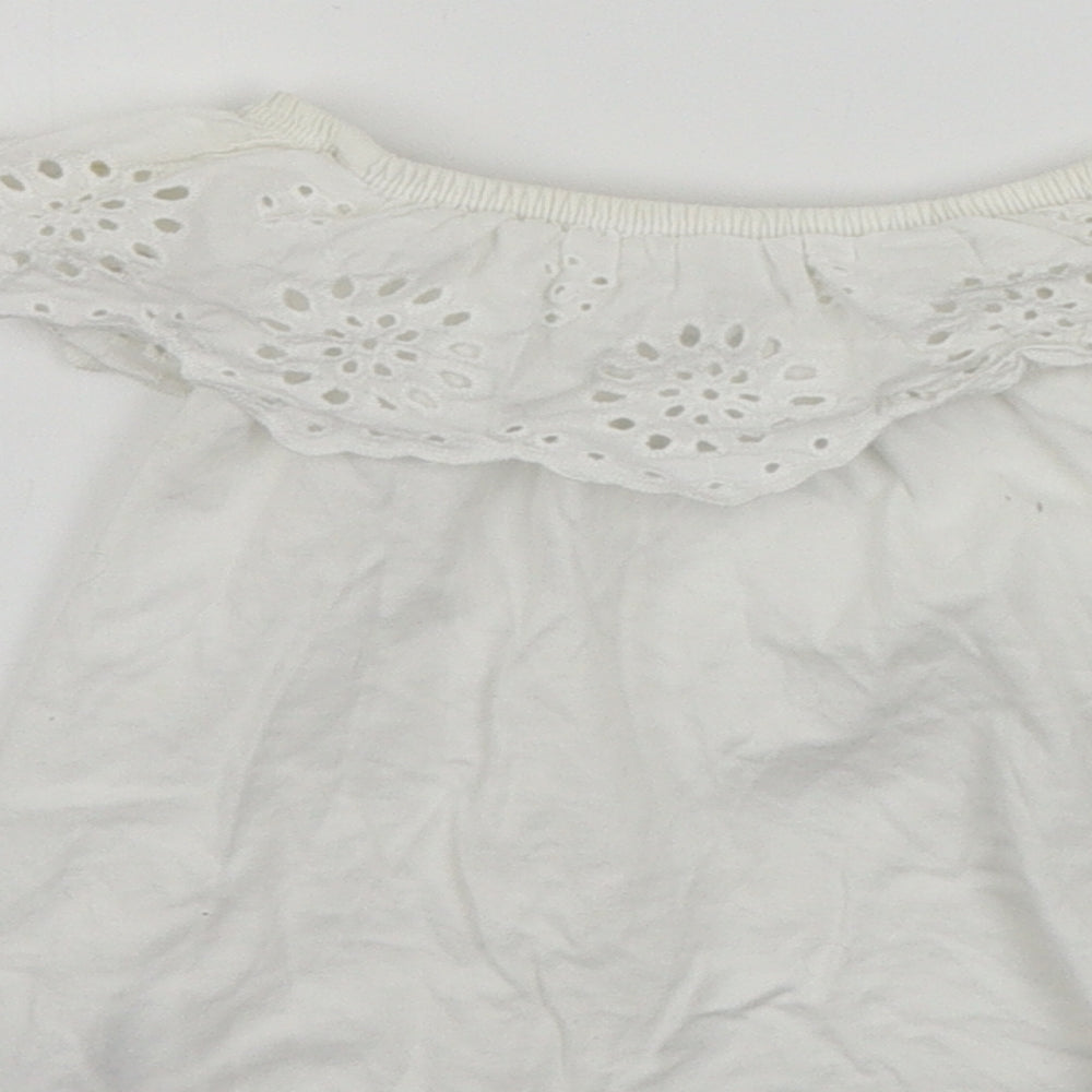 Brand and care label for Primark girls’ white basic t-shirt, size 2-3, years