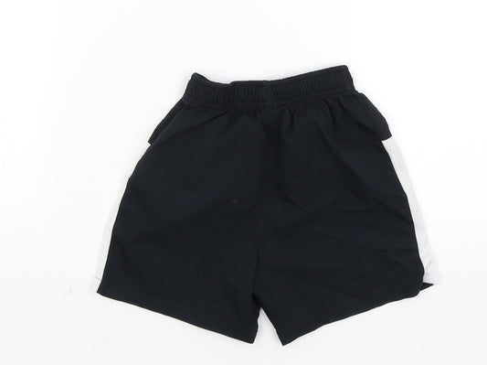 Umbro Boys Black Sweat Shorts Size 4-5 Years