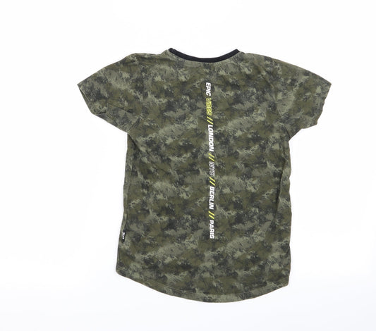 Primark Boys Green Geometric Basic T-Shirt Size 7-8 Years