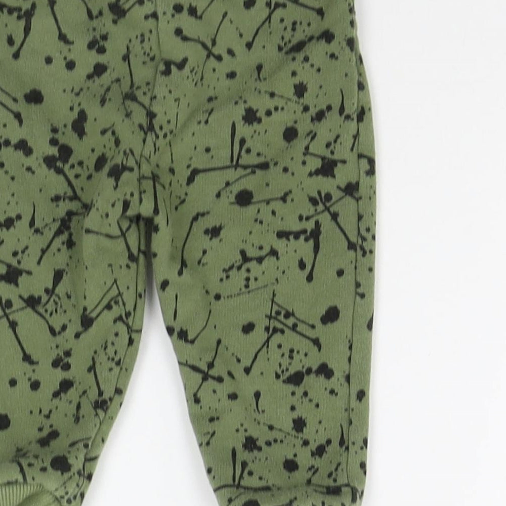 Brand and care label for F&F girls’ green geometric jogger leggings, size 6-9, months - elasticated waist
