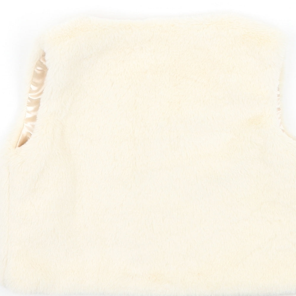 Brand and care label for Primark girls’ beige gilet coat, size 24, months