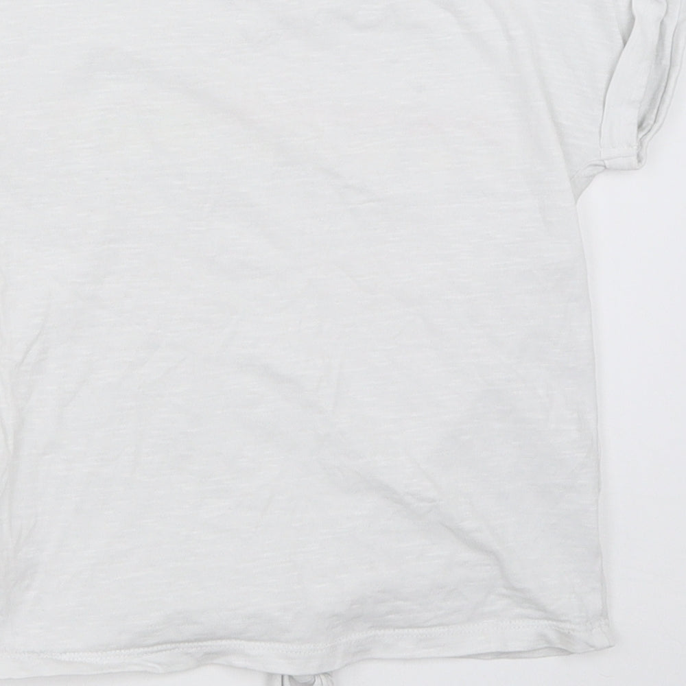 Brand and care label for Mini Club girls’ white basic t-shirt, size 5-6, years