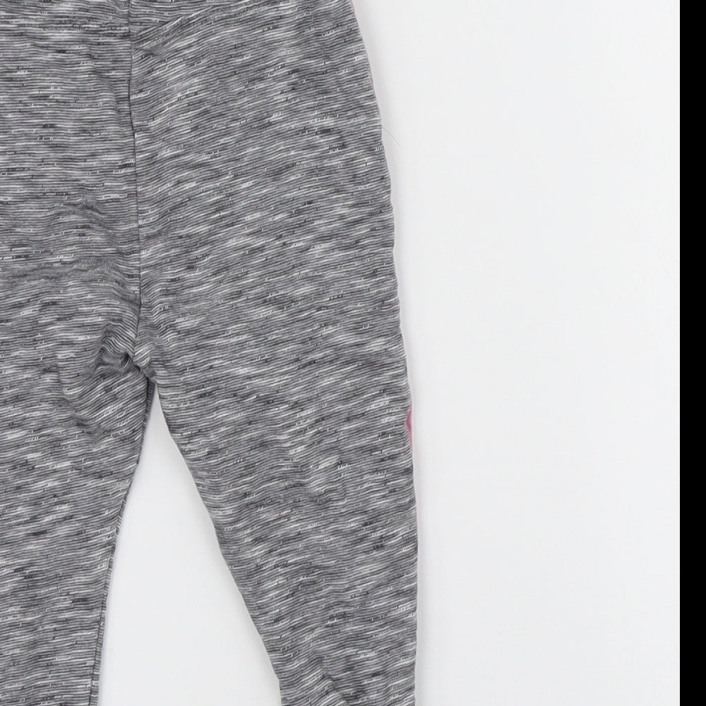 Brand and care label for Topo Mini girls’ grey jogger leggings, size 12, months