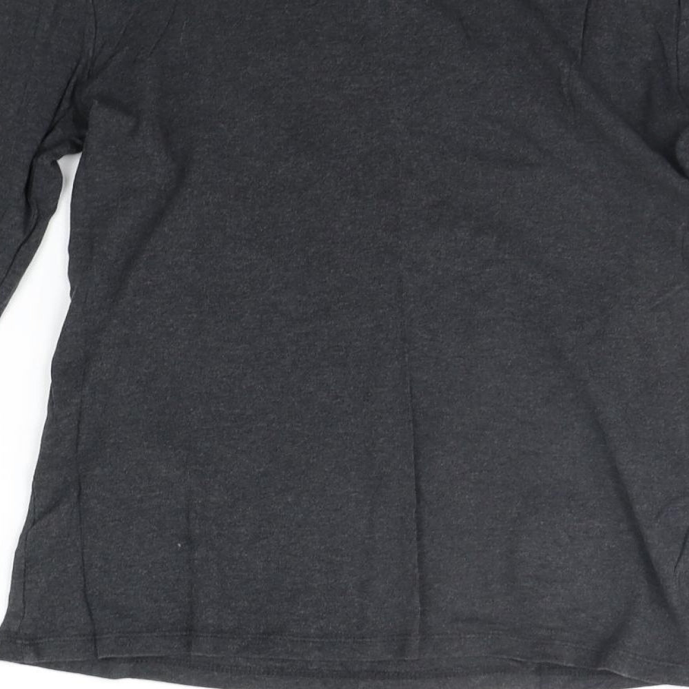 Brand and care label for Forever 21 women’s grey basic t-shirt, size M