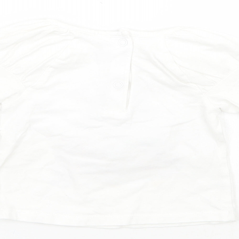 Brand and care label for Mini Club girls’ white geometric basic t-shirt, size 3-6, months