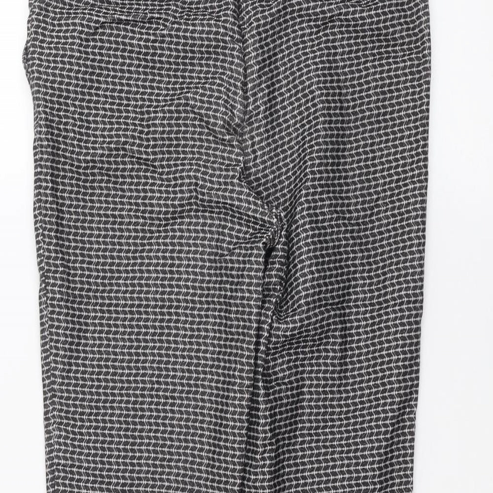Brand and care label for New Look women’s black trousers, size UK 10, 24-inch leg