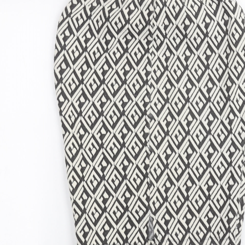 Brand and care label for Pull&Bear women’s white peasant skirt, size M