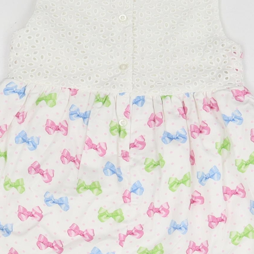 Preworn Girls White Geometric A-Line Size 9-12 Months