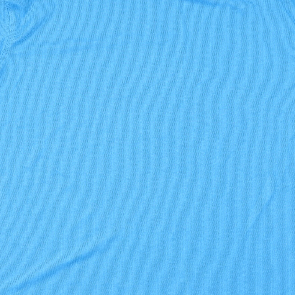 Brand and care label for Preworn men’s blue t-shirt, size M