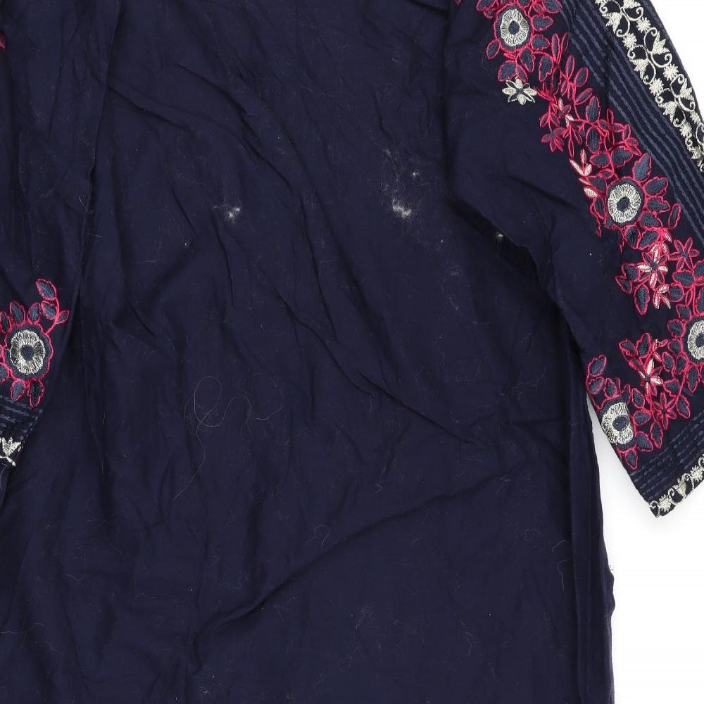 Brand and care label for Fatima's women’s blue floral a-line, size M