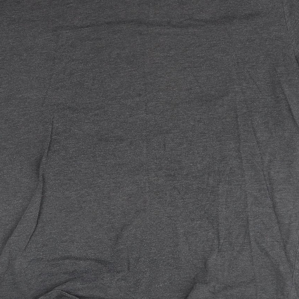 Brand and care label for F&F men’s grey t-shirt, size M