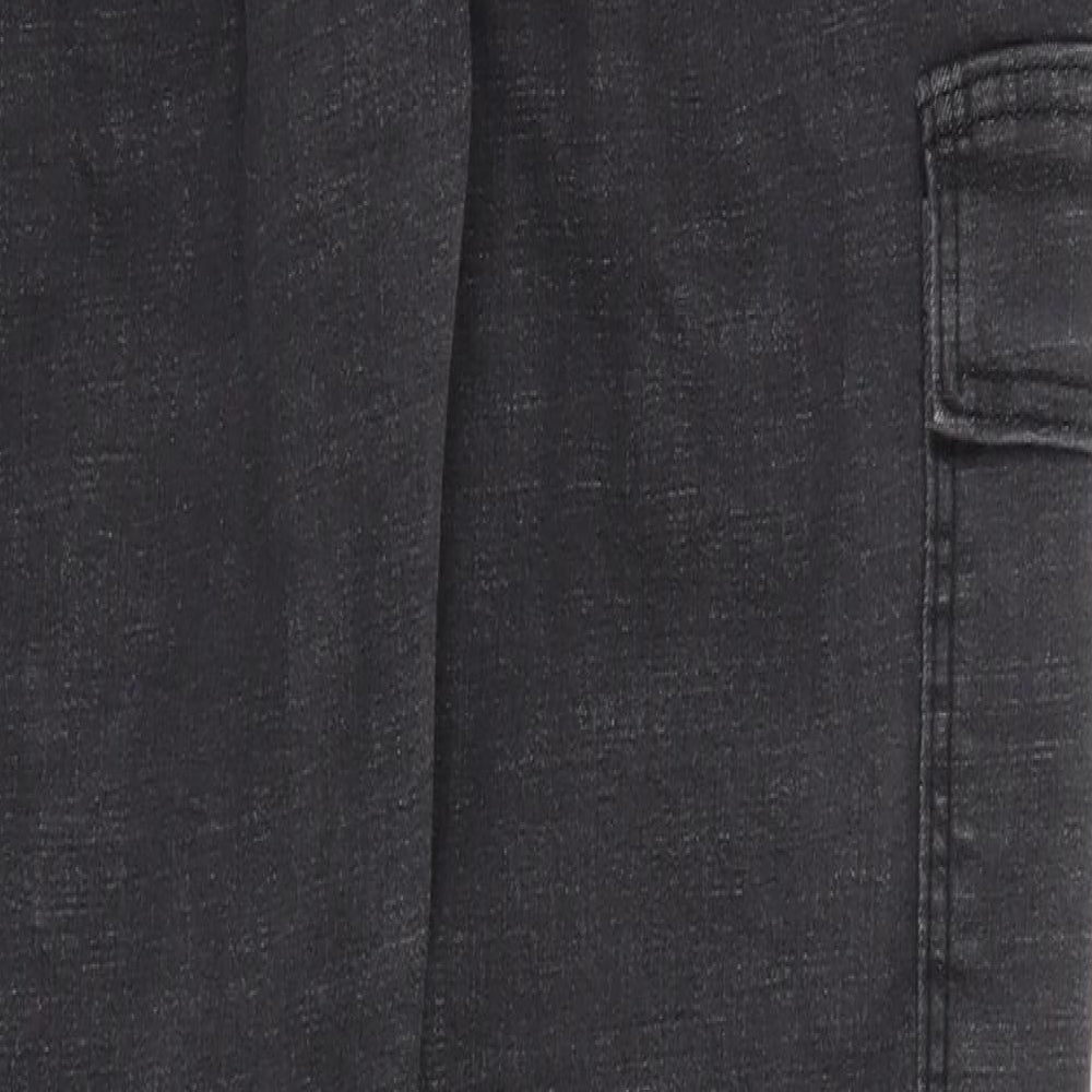 Brand and care label for SHEIN women’s grey straight jeans, size L, 29-inch leg