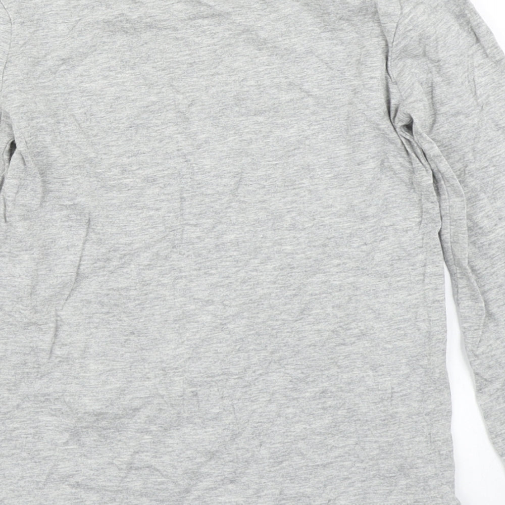 Brand and care label for Gap girls’ grey basic t-shirt, size 7, years