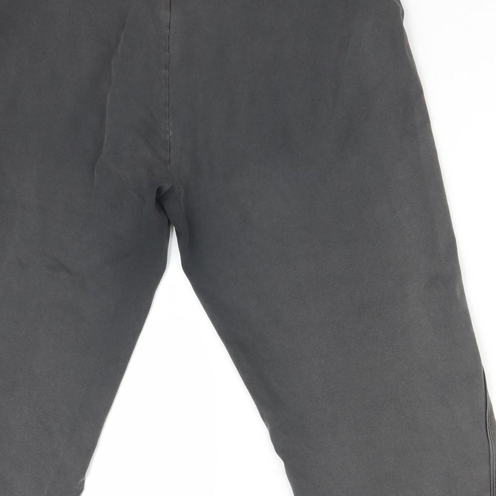 Brand and care label for Reebok women’s grey leggings, size XL