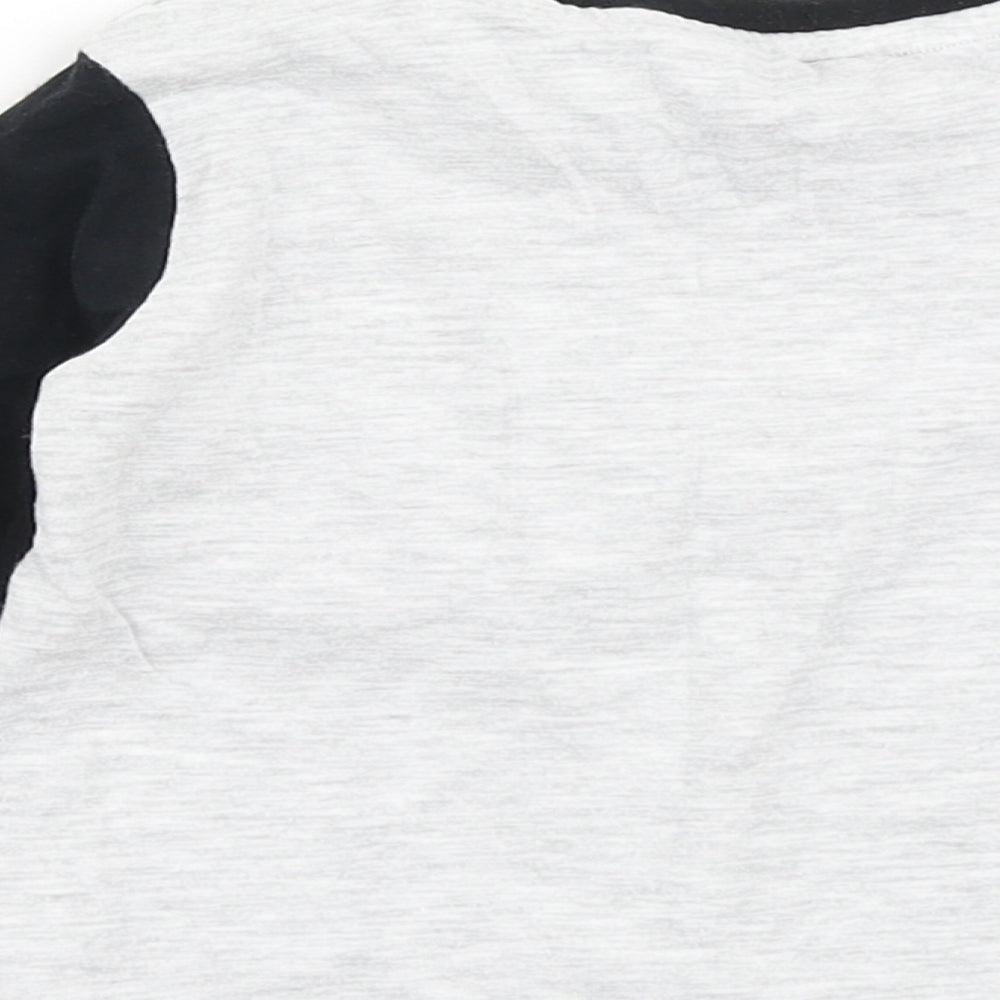 Brand and care label for F&F boys’ grey basic t-shirt, size 12-18, months