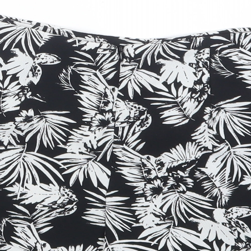 Brand and care label for Forever 21 women’s black geometric hot pants shorts, size S