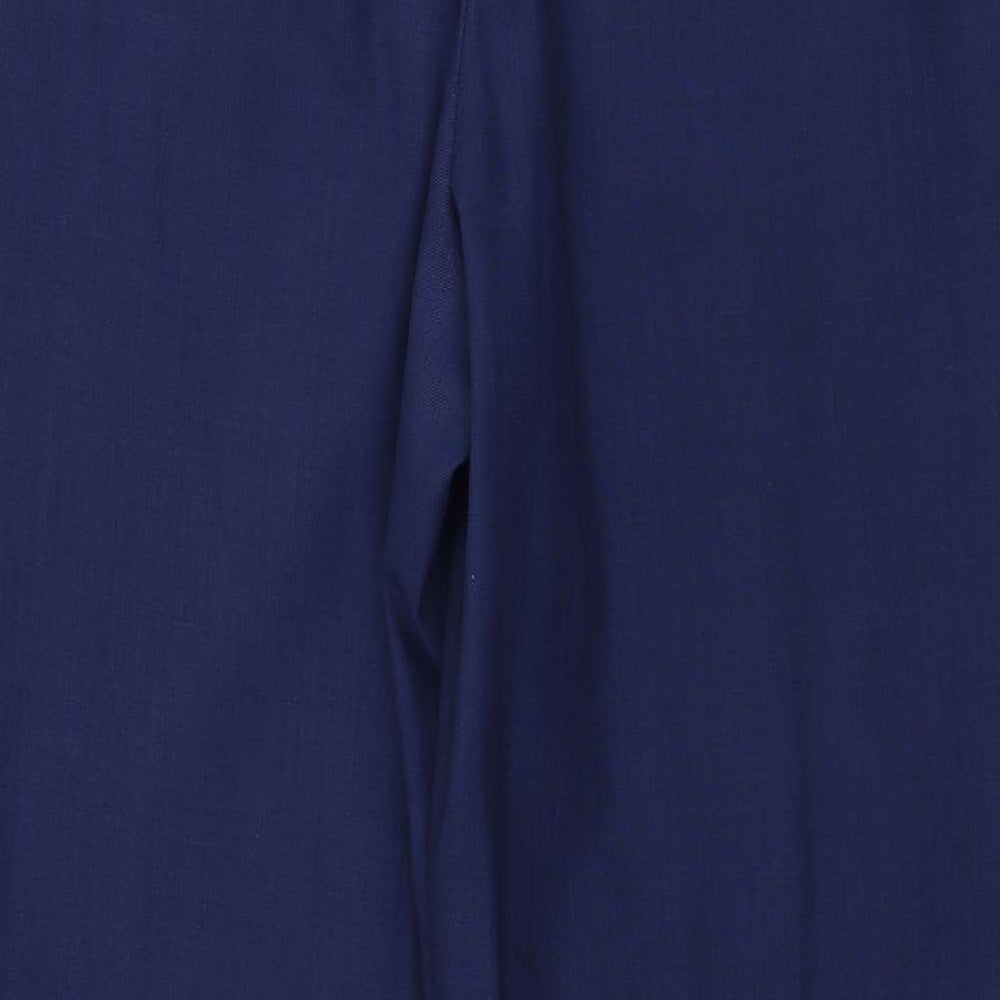 Brand and care label for Burton men’s blue trousers, size 32, in, 27-inch leg