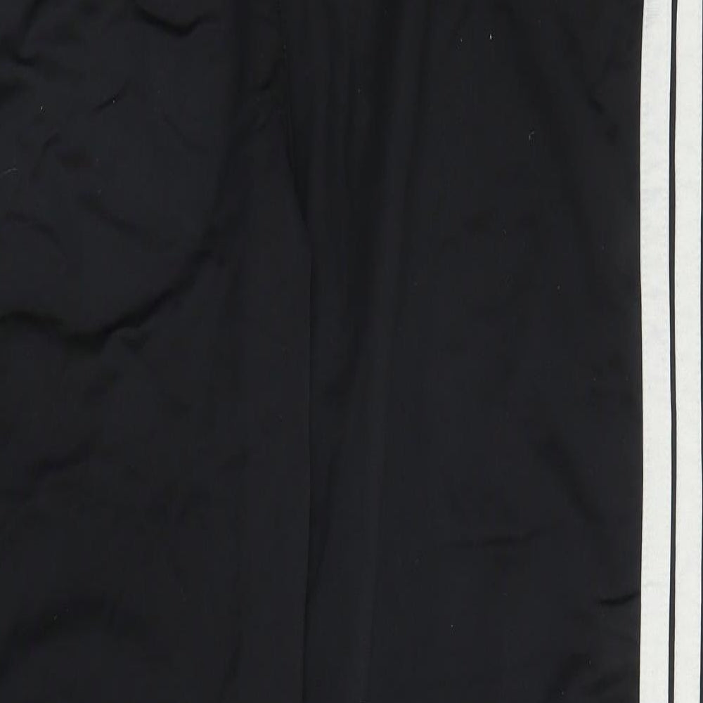 Brand and care label for Striderr men’s black sweatpants, size XL, 29-inch leg