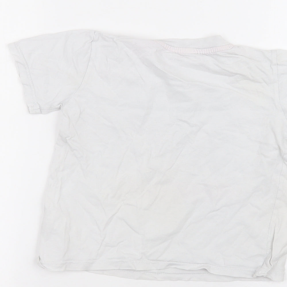 Brand and care label for Primark girls’ white basic t-shirt, size 5-6, years