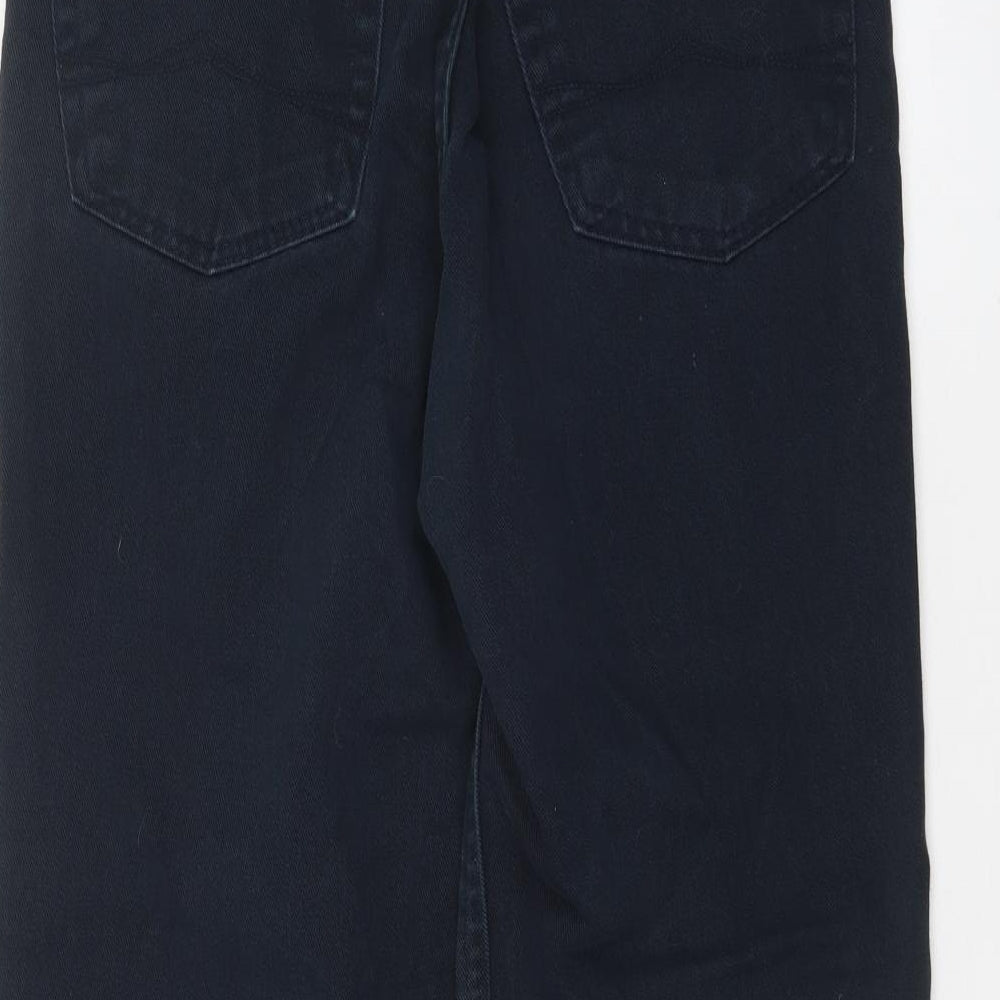 Brand and care label for Denim & Co. men’s blue straight jeans, size 32, in, 30-inch leg