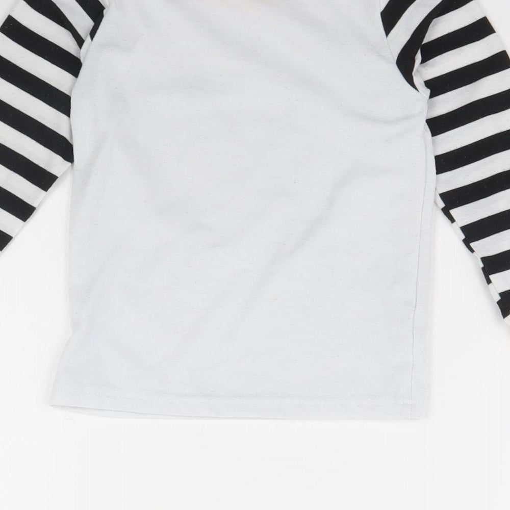 Brand and care label for Preworn girls’ white striped basic t-shirt, size 4, years