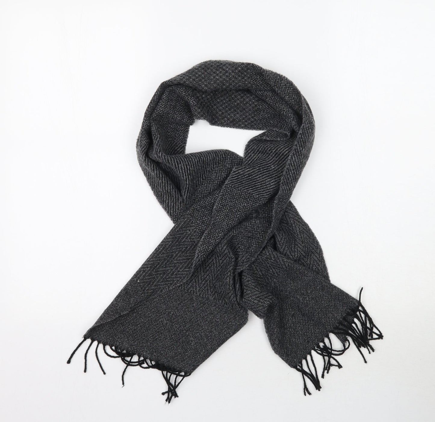 Front view of Preworn unisex grey knit scarf one size