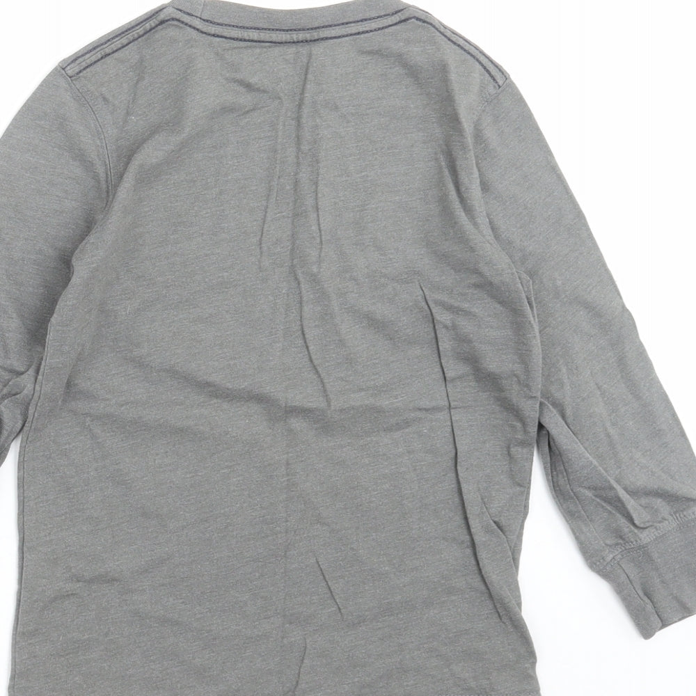 Brand and care label for GapKids boys’ grey basic t-shirt, size 4-5, years - football