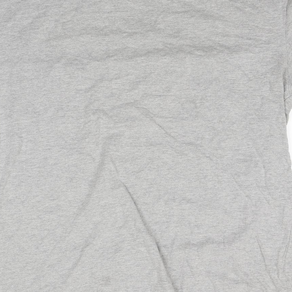 Brand and care label for Preworn men’s grey t-shirt round neck