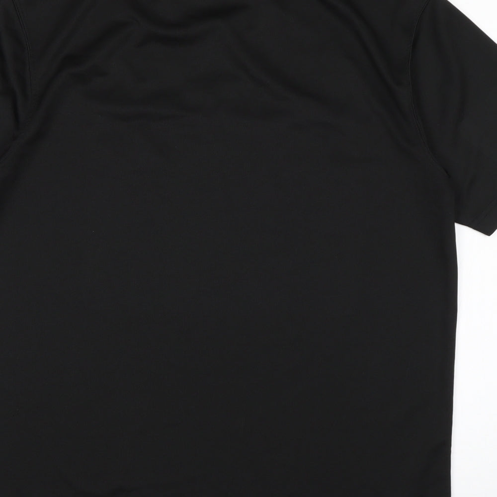 Brand and care label for Awdis men’s black polyester basic t-shirt, size M, round neck