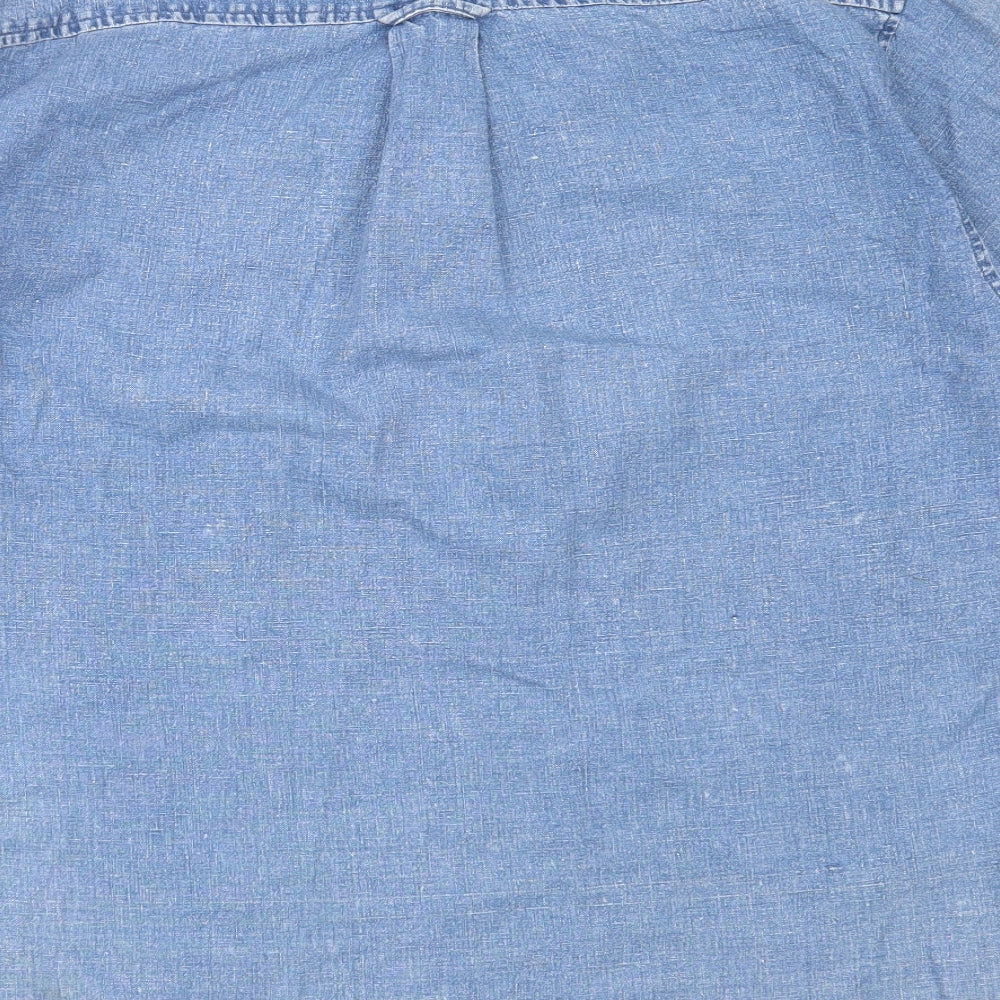 Brand and care label for The Trader Jeans Company men’s blue cotton button-up, size S, round neck button