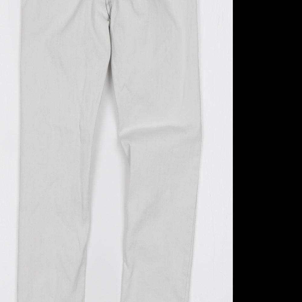 Brand and care label for Primark women’s white cotton skinny jeans, size UK 8, 26-inch leg regular