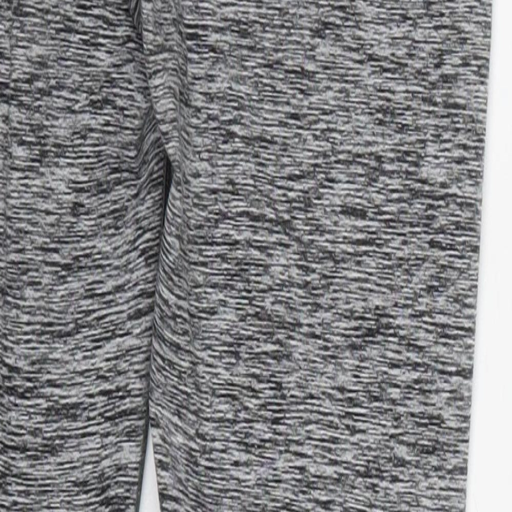 Brand and care label for Reebok women’s grey polyester capri leggings, size XS, 26-inch leg regular