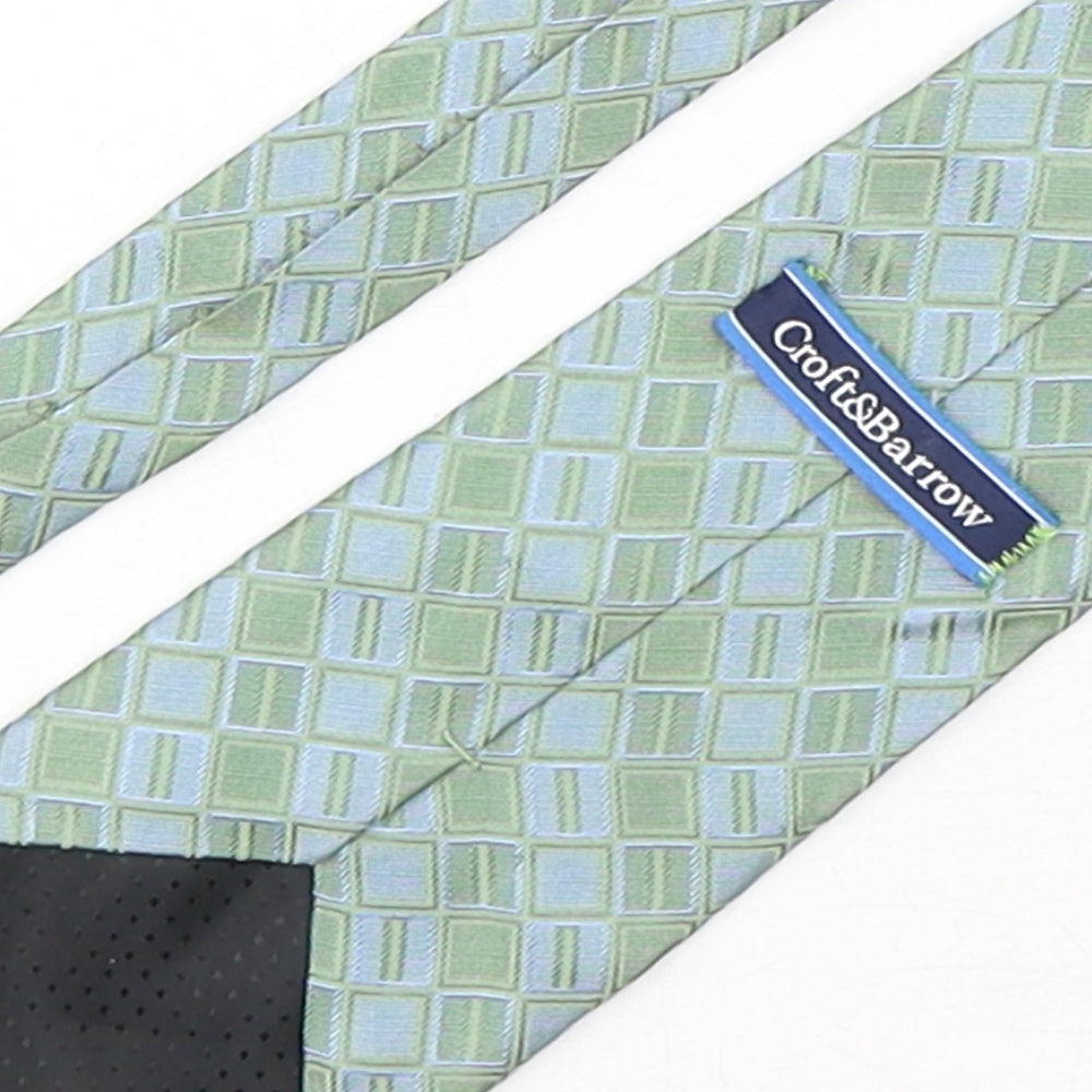 Brand and care label for Croft & Barrow men’s green plaids & checks silk pointed tie one size