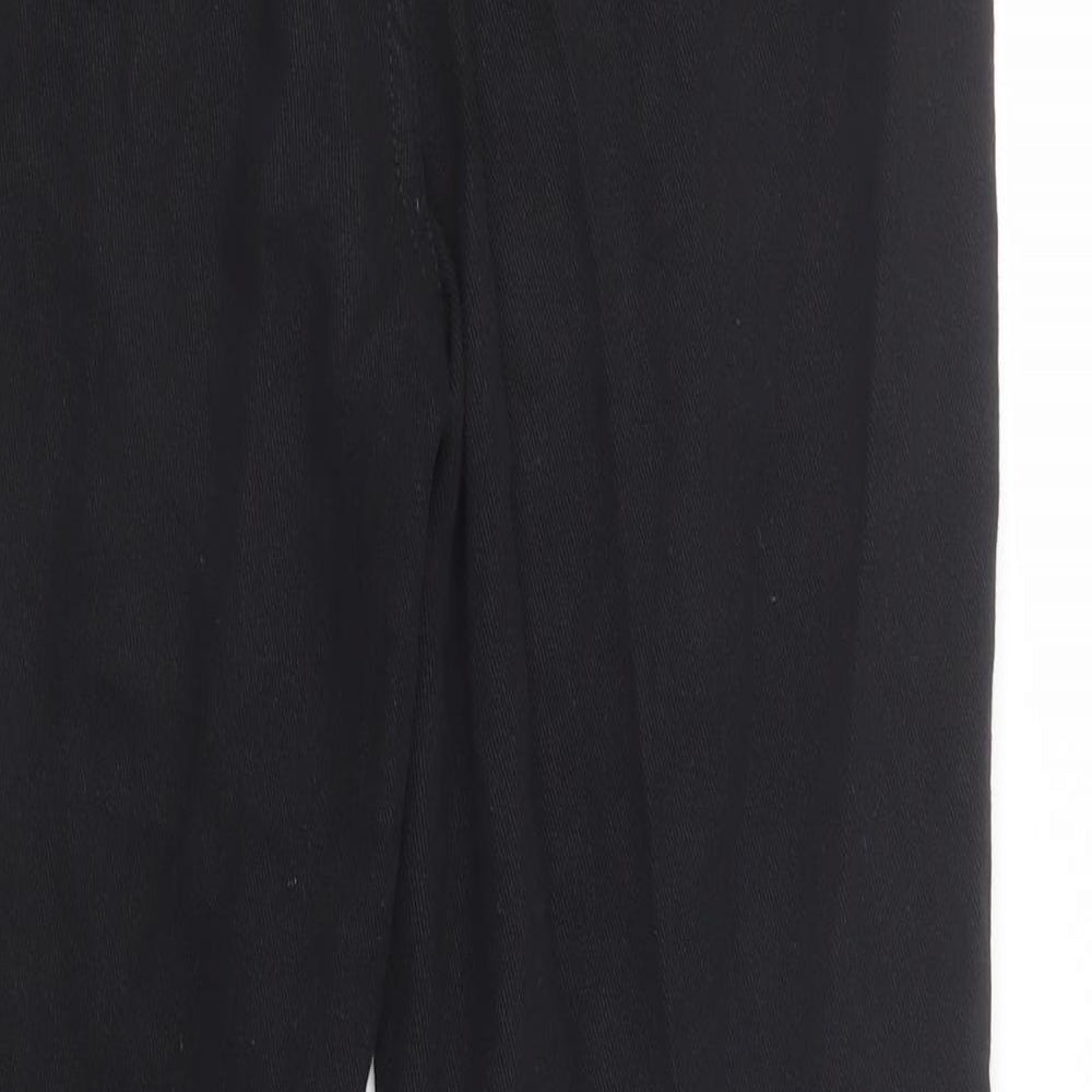 Brand and care label for Boohoo women’s black cotton mom jeans, size UK 6, 28-inch leg regular button