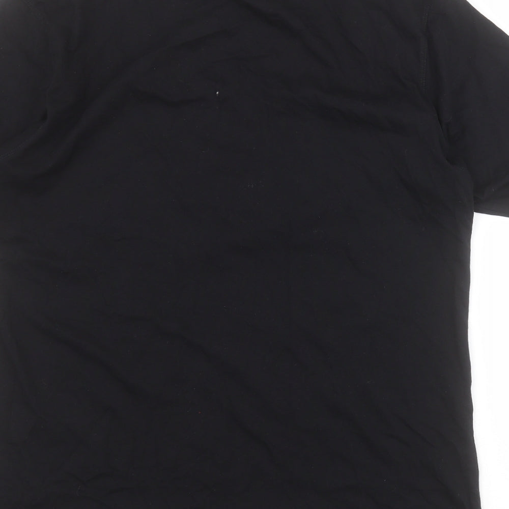 Brand and care label for 883 Police men’s black cotton t-shirt crew neck