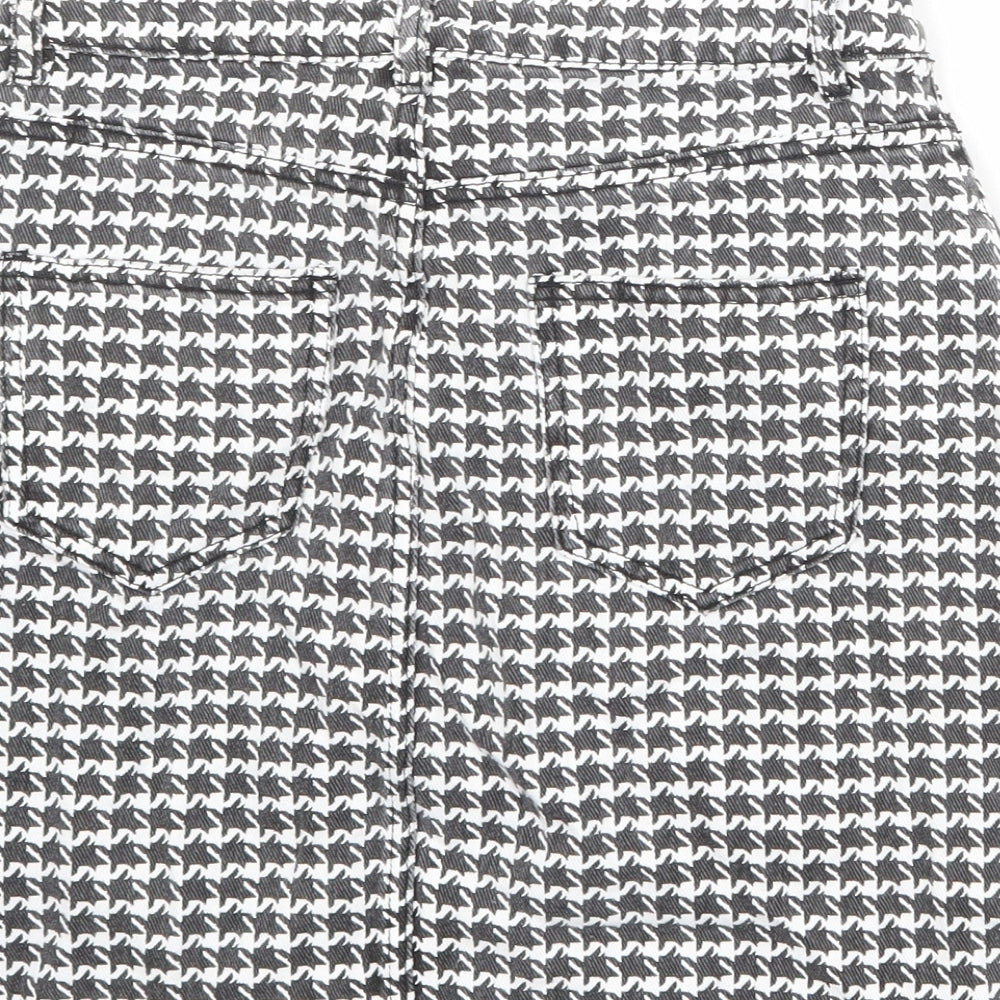 Brand and care label for Missguided women’s black geometric cotton a-line skirt, size UK 6, zip