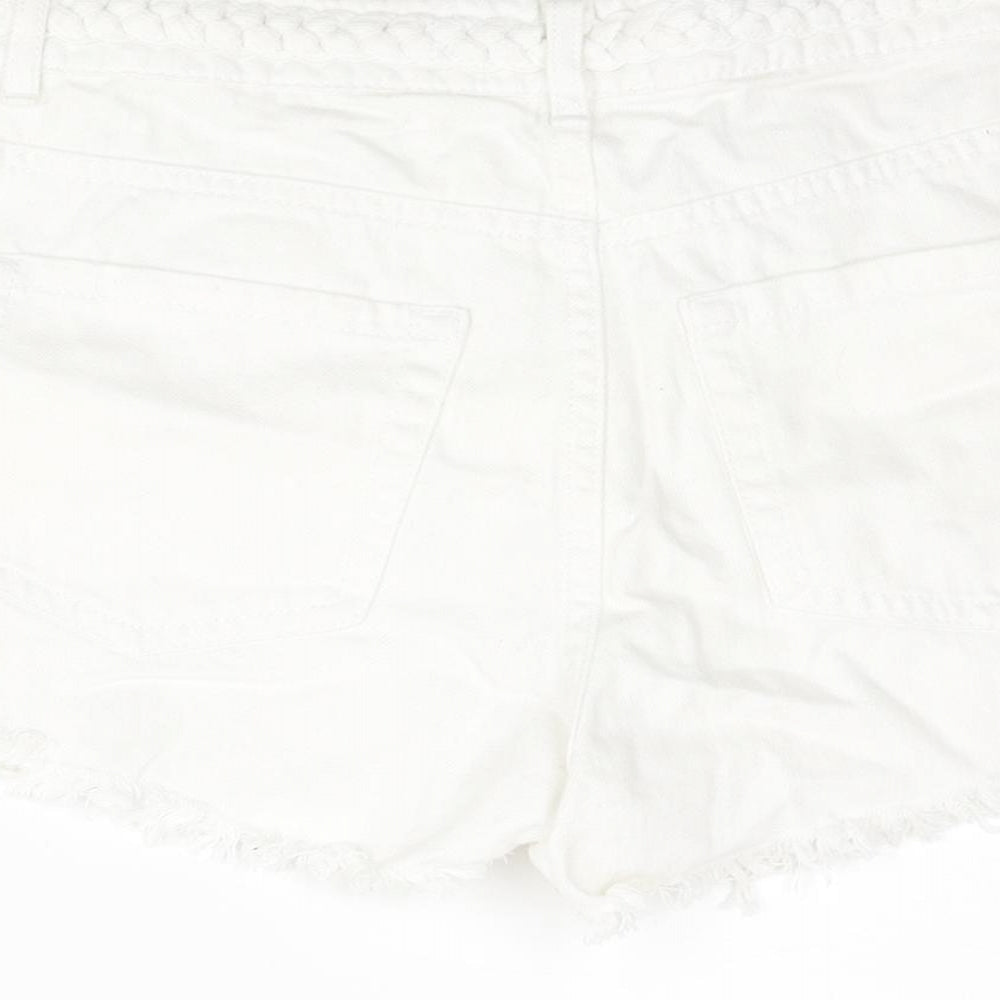 Brand and care label for Denim & Co. women’s white cotton cut-off shorts, size UK 6, regular zip - plait detail