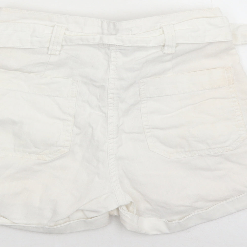 Bershka Womens White Cotton Mom Shorts Size 26 in L3 in Regular Zip - Belted