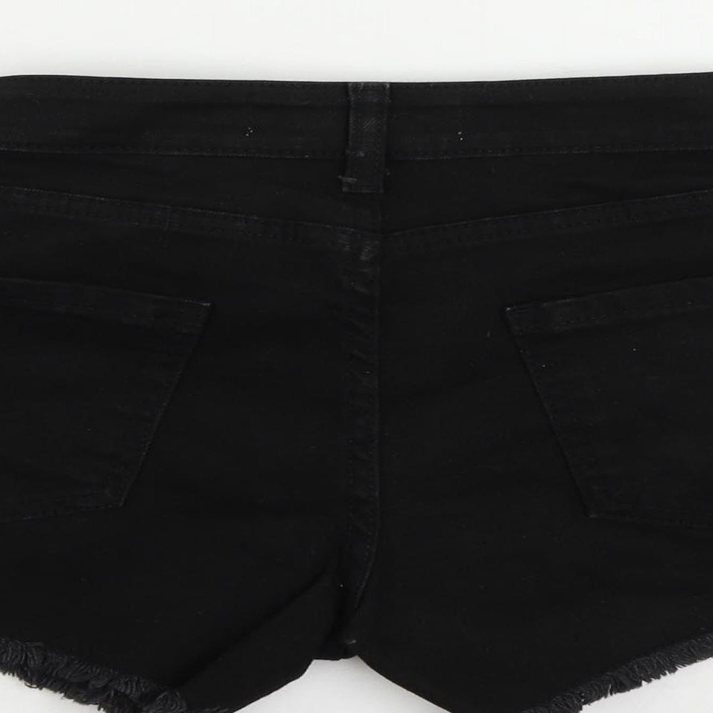 Brand and care label for Denim & Co. women’s black cotton cut-off shorts, size UK 6, 4-inch leg regular zip