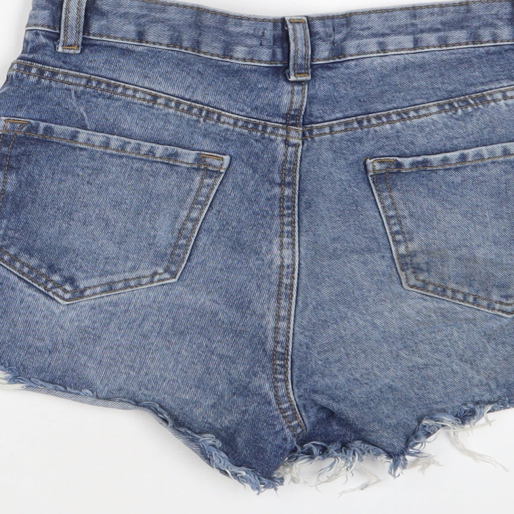 Brand and care label for Denim & Co. women’s blue cotton basic shorts, size UK 8, regular zip