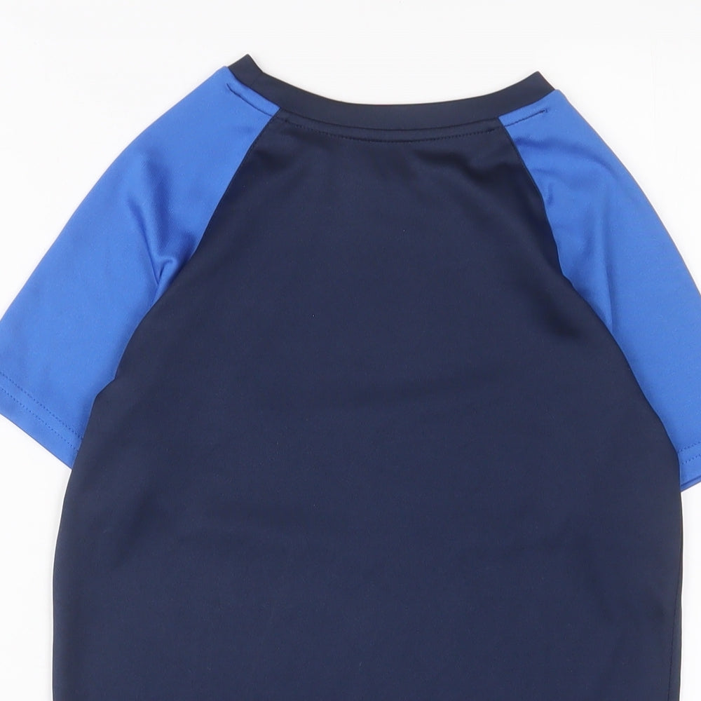 Brand and care label for Dunnes boys’ blue polyester basic t-shirt, size 9-10, years crew neck pullover - france